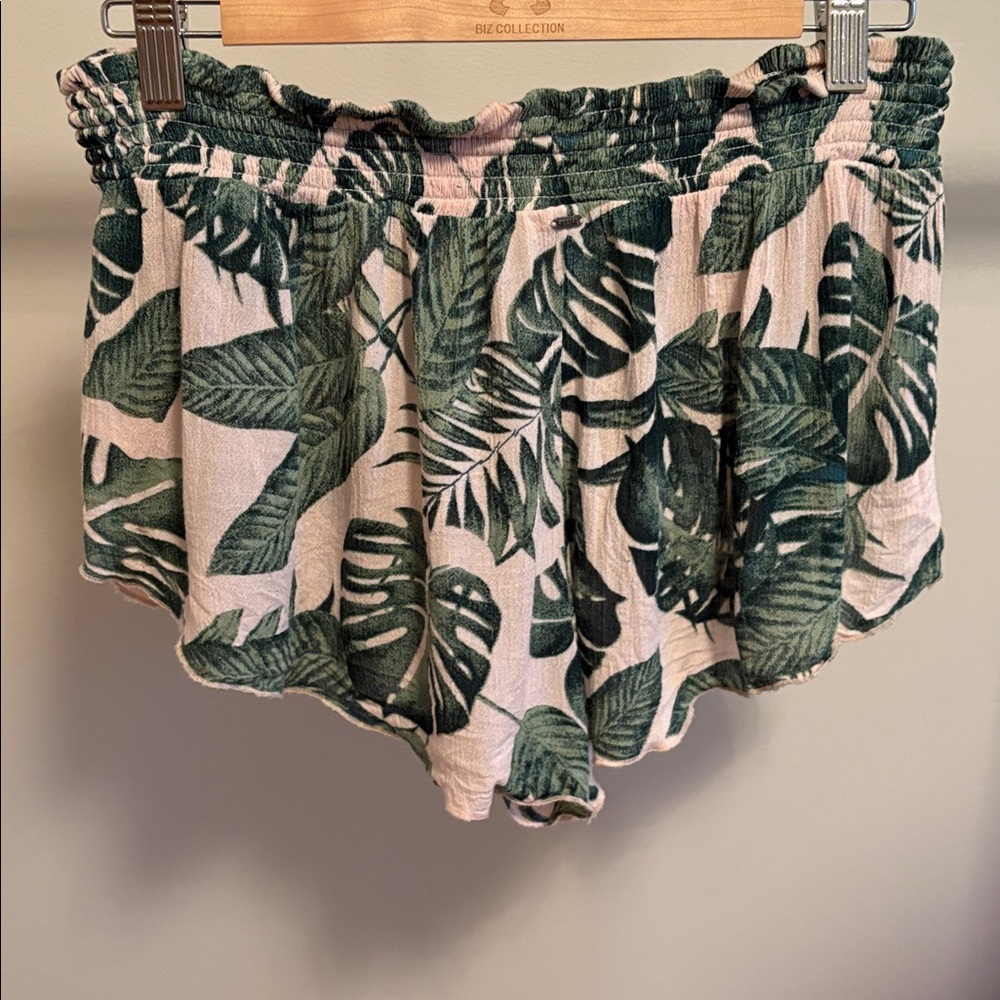 Green Leaf Print High Waist Women's Booty Shorts, available pink/green